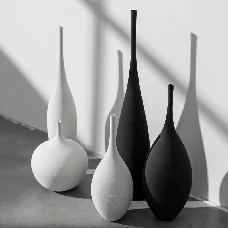 Modern Ceramic Elegance – Minimalist Tabletop Vase