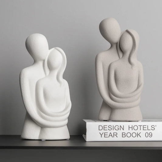 Nordic Abstract Couple Sculpture – Elegant Ceramic Embrace