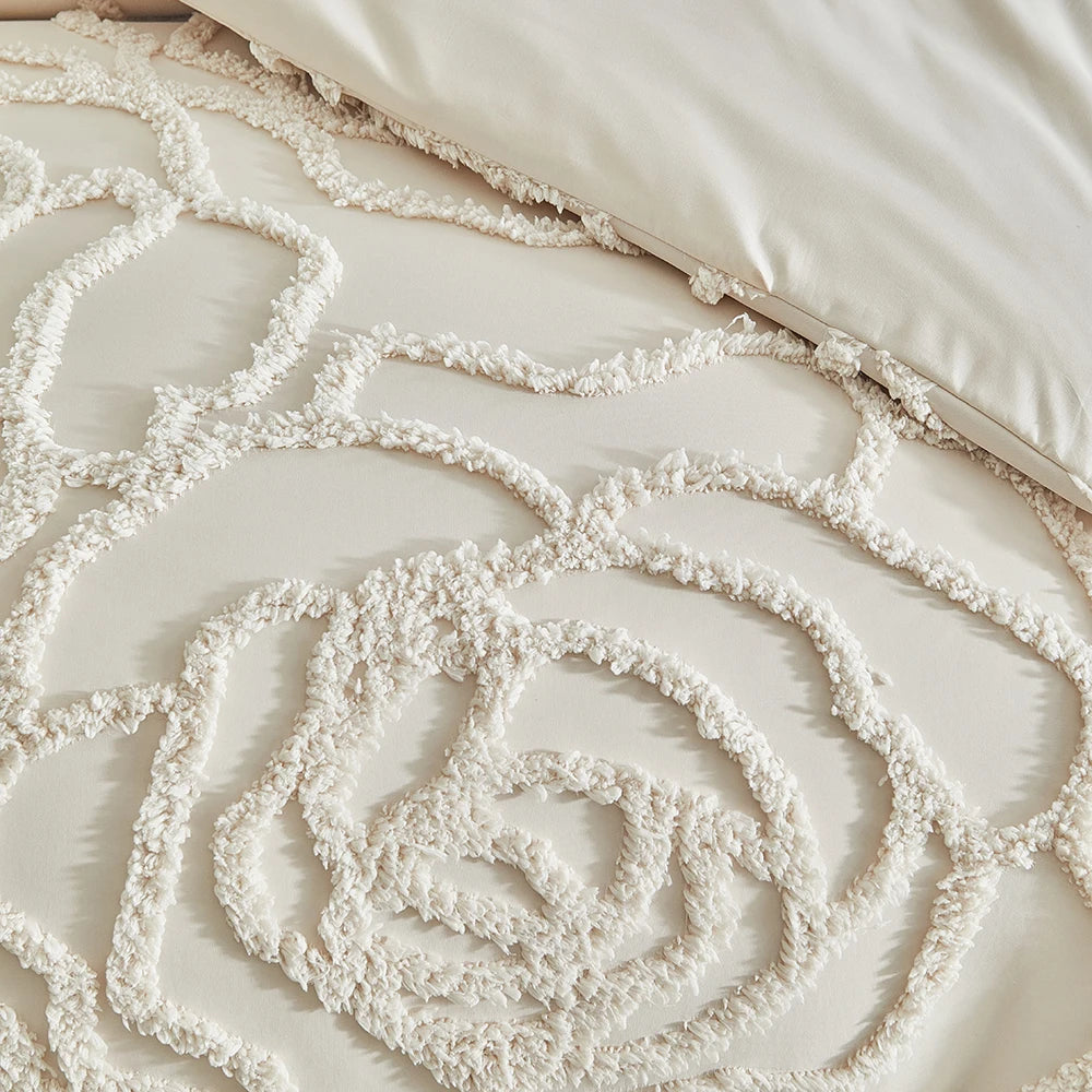 Add a touch of timeless elegance to your bedroom with this 3-piece duvet cover set, featuring a charming rose pattern.