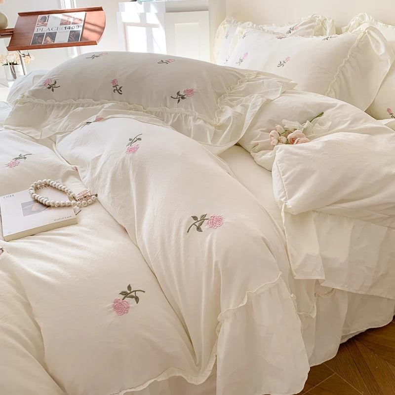 Dreamy Elegance Ruffled Bed Set – Where Sophistication Meets Timeless Style