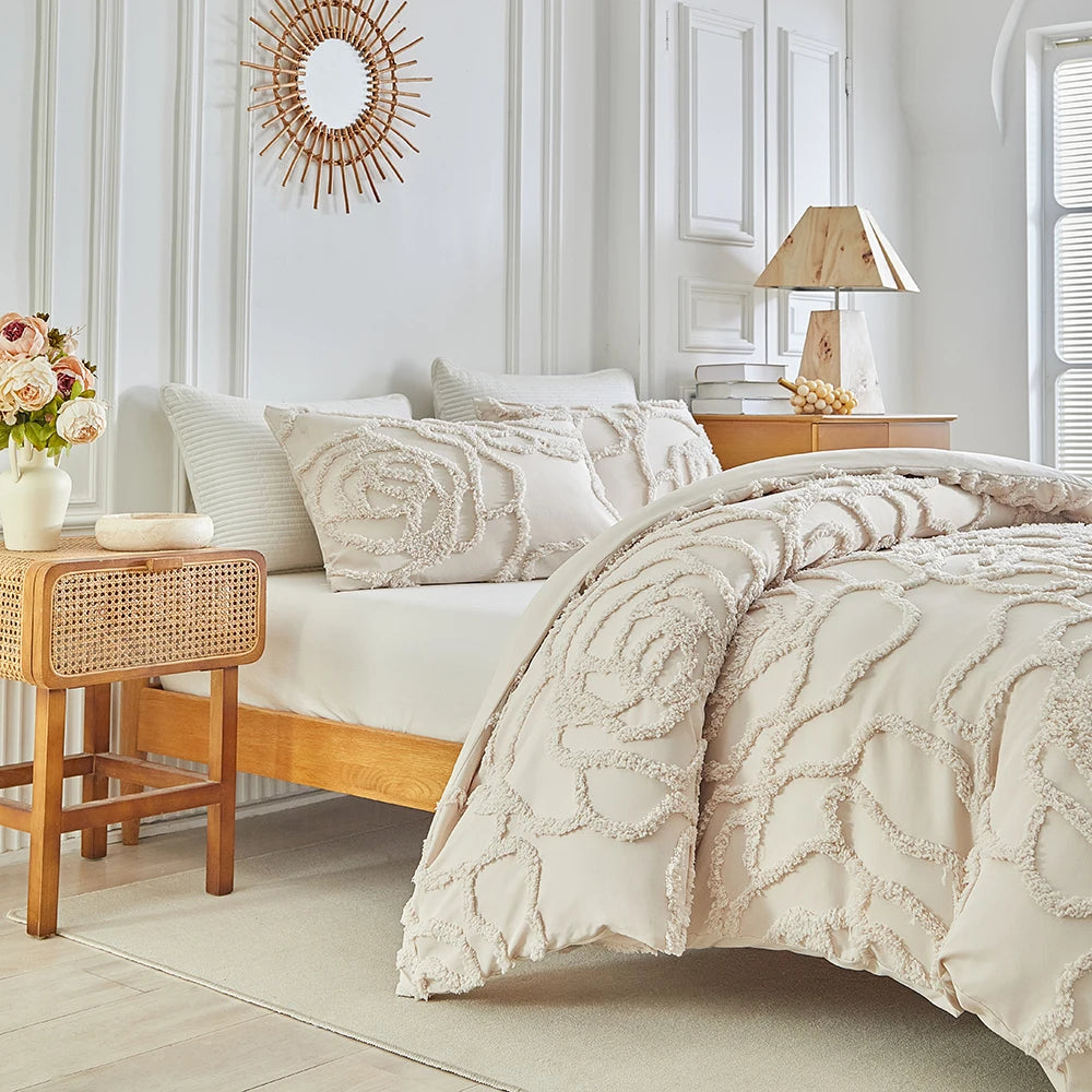 Add a touch of timeless elegance to your bedroom with this 3-piece duvet cover set, featuring a charming rose pattern.