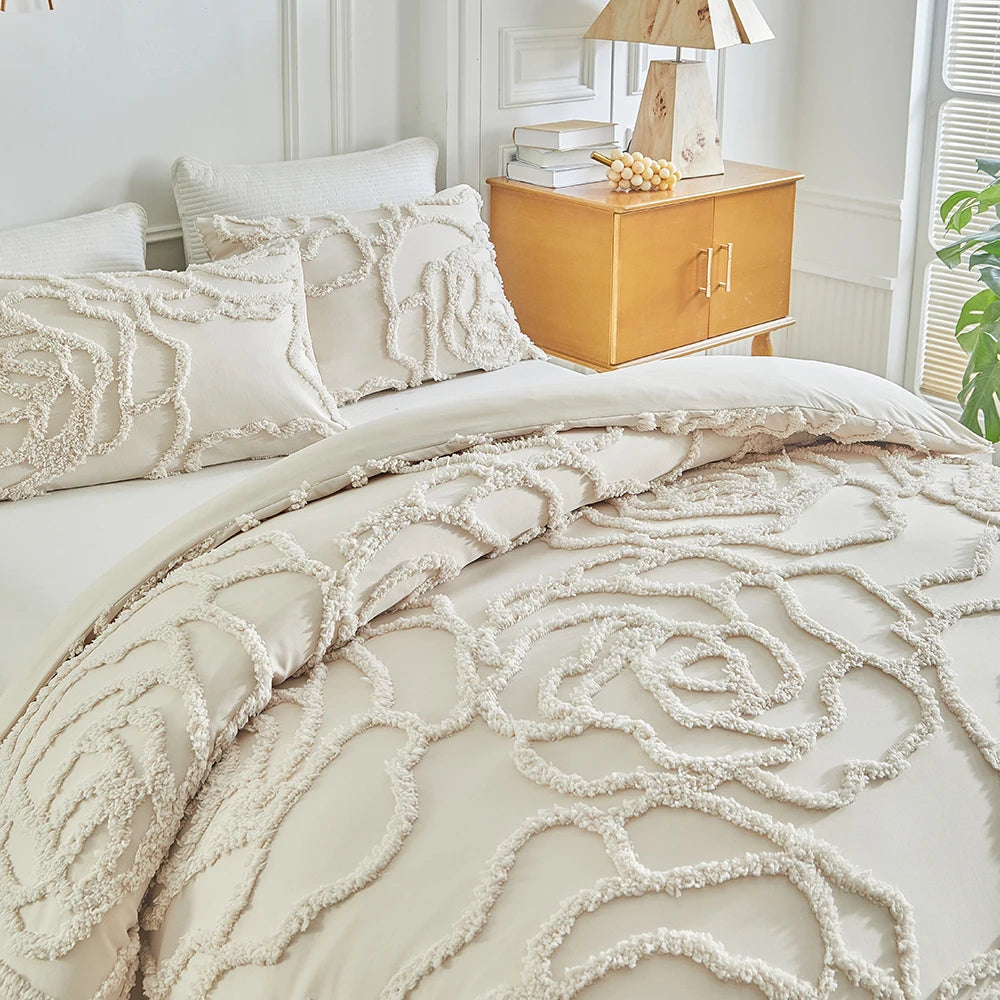 Add a touch of timeless elegance to your bedroom with this 3-piece duvet cover set, featuring a charming rose pattern.