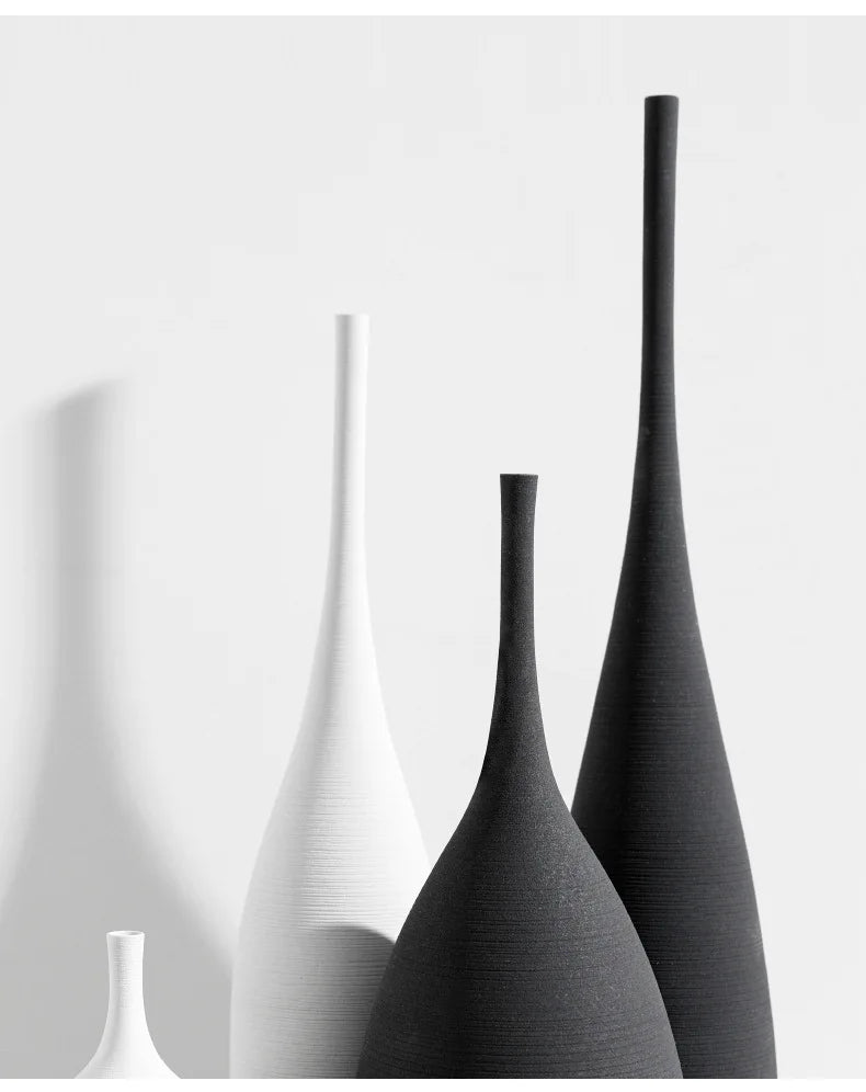 Modern Ceramic Elegance – Minimalist Tabletop Vase
