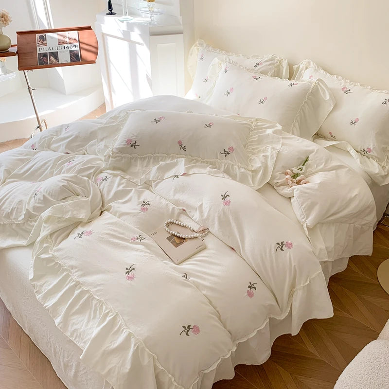 Dreamy Elegance Ruffled Bed Set – Where Sophistication Meets Timeless Style
