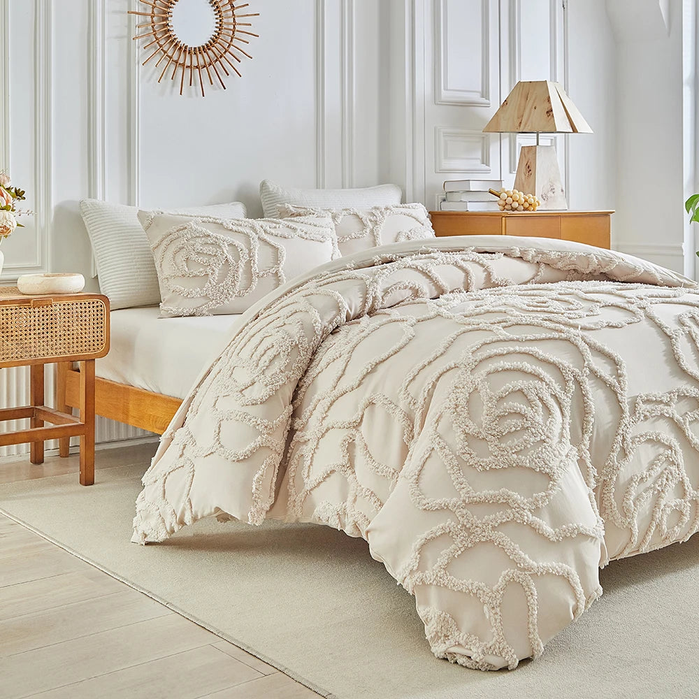 Add a touch of timeless elegance to your bedroom with this 3-piece duvet cover set, featuring a charming rose pattern.
