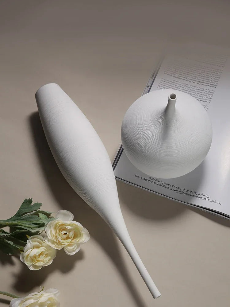Modern Ceramic Elegance – Minimalist Tabletop Vase