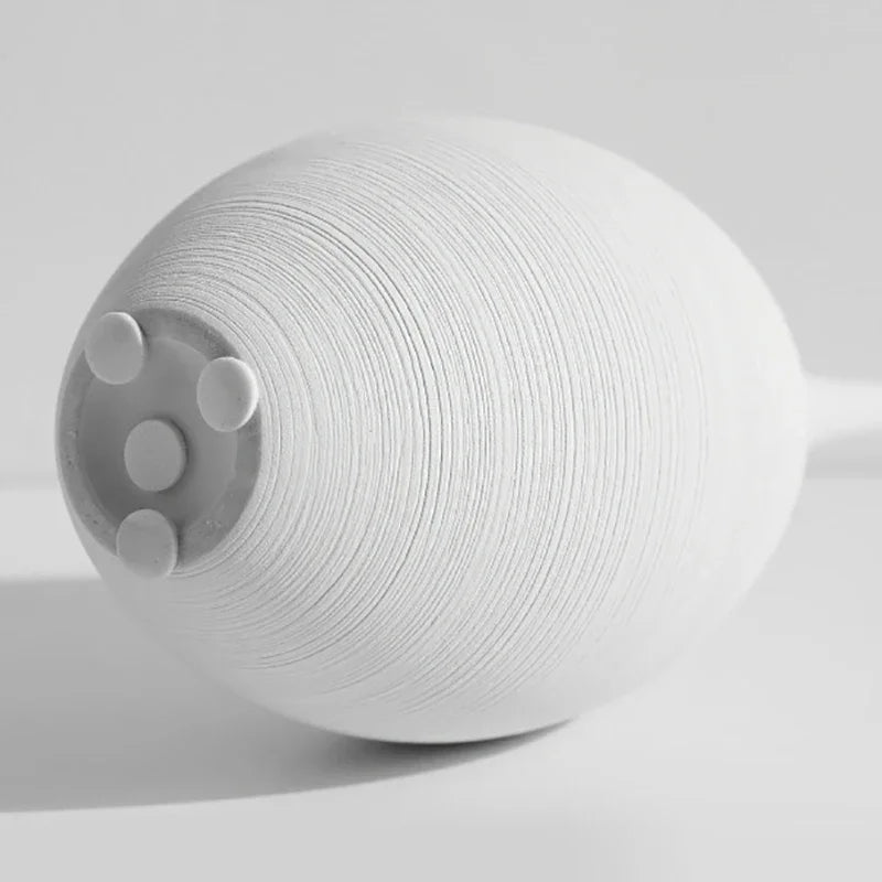 Modern Ceramic Elegance – Minimalist Tabletop Vase