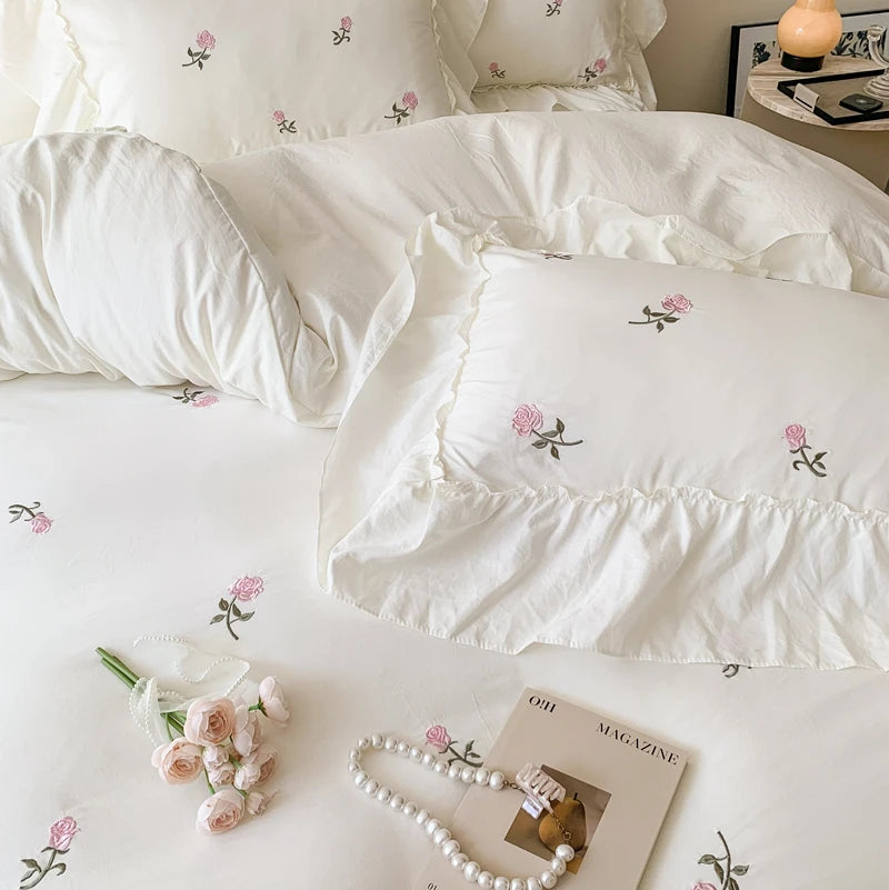Dreamy Elegance Ruffled Bed Set – Where Sophistication Meets Timeless Style