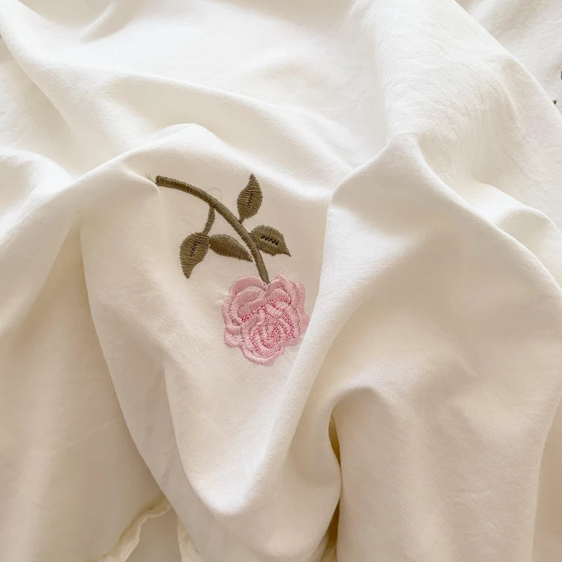 Dreamy Elegance Ruffled Bed Set – Where Sophistication Meets Timeless Style