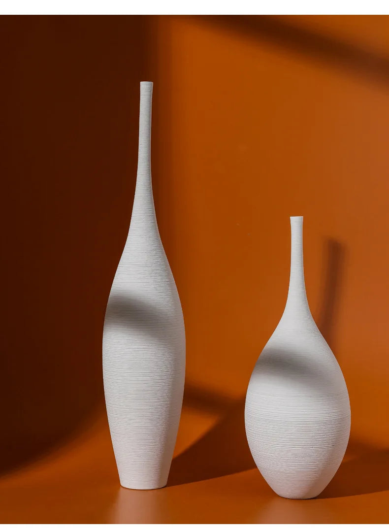 Modern Ceramic Elegance – Minimalist Tabletop Vase