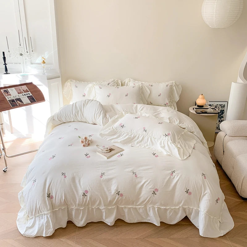 Dreamy Elegance Ruffled Bed Set – Where Sophistication Meets Timeless Style
