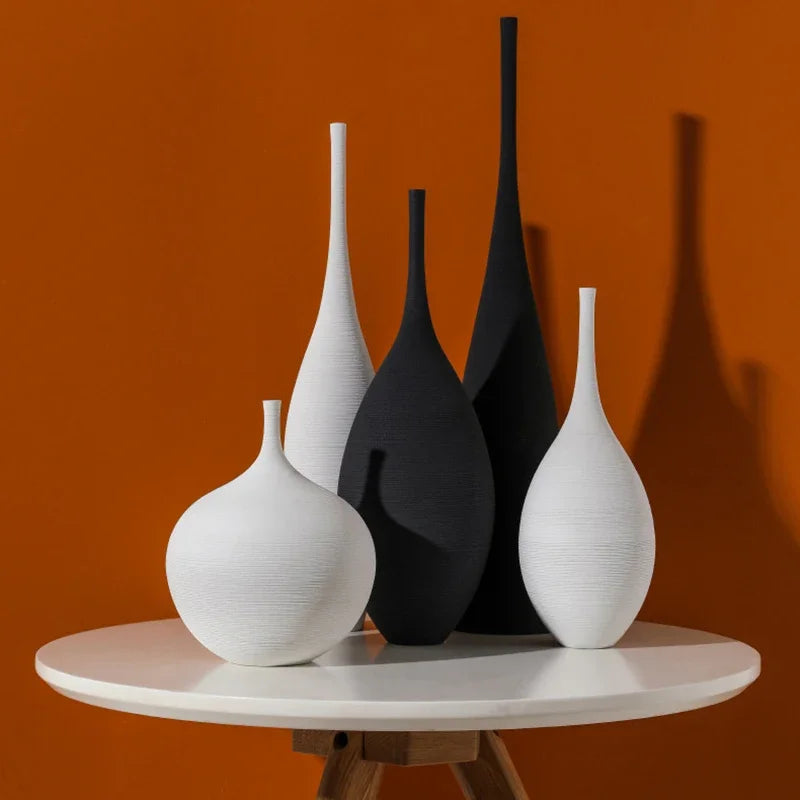 Modern Ceramic Elegance – Minimalist Tabletop Vase
