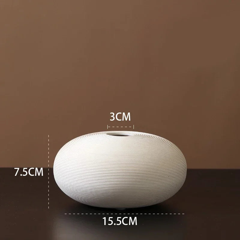 Modern Ceramic Elegance – Minimalist Tabletop Vase