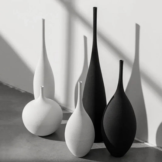 Modern Ceramic Elegance – Minimalist Tabletop Vase