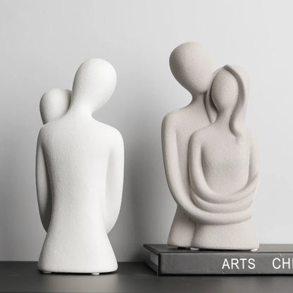 Nordic Abstract Couple Sculpture – Elegant Ceramic Embrace