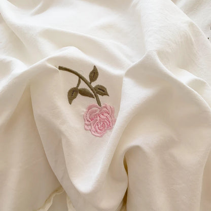 Dreamy Elegance Ruffled Bed Set – Where Sophistication Meets Timeless Style