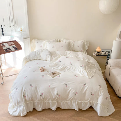 Dreamy Elegance Ruffled Bed Set – Where Sophistication Meets Timeless Style